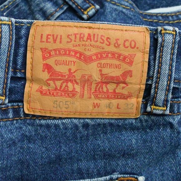 Levi's 40 x 32 505 Regular Fit Straight Leg Medium Stonewash Denim Jeans - Picture 3 of 5